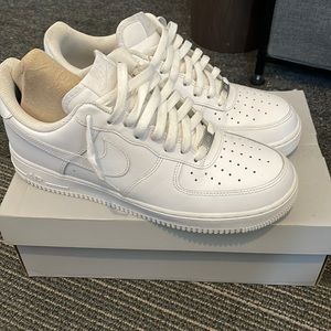 White Nike Air Force 1